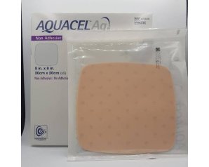 Aquacel Ag Foam non adesiva 20x20 cm - medicazione in schiuma con argento