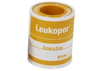 Leukopor Cerotto in TNT per Pelli Sensibili Praticità e Tolleranza Cutanea 5 X 500 CM