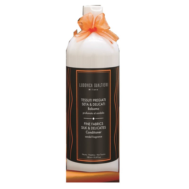 Detersivo liquido per tessuti pregiati in seta e capi delicati effetto balsamo 1 litro Detersivo liquido per tessuti pregiati in seta e capi delicati effetto balsamo 1 litro