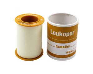 Leukopor Cerotto in TNT per Pelli Sensibili Praticità e Tolleranza Cutanea 5 X 500 CM
